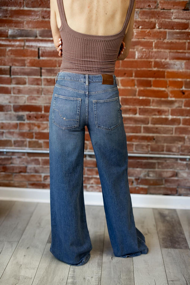 Stride Straight & Wide