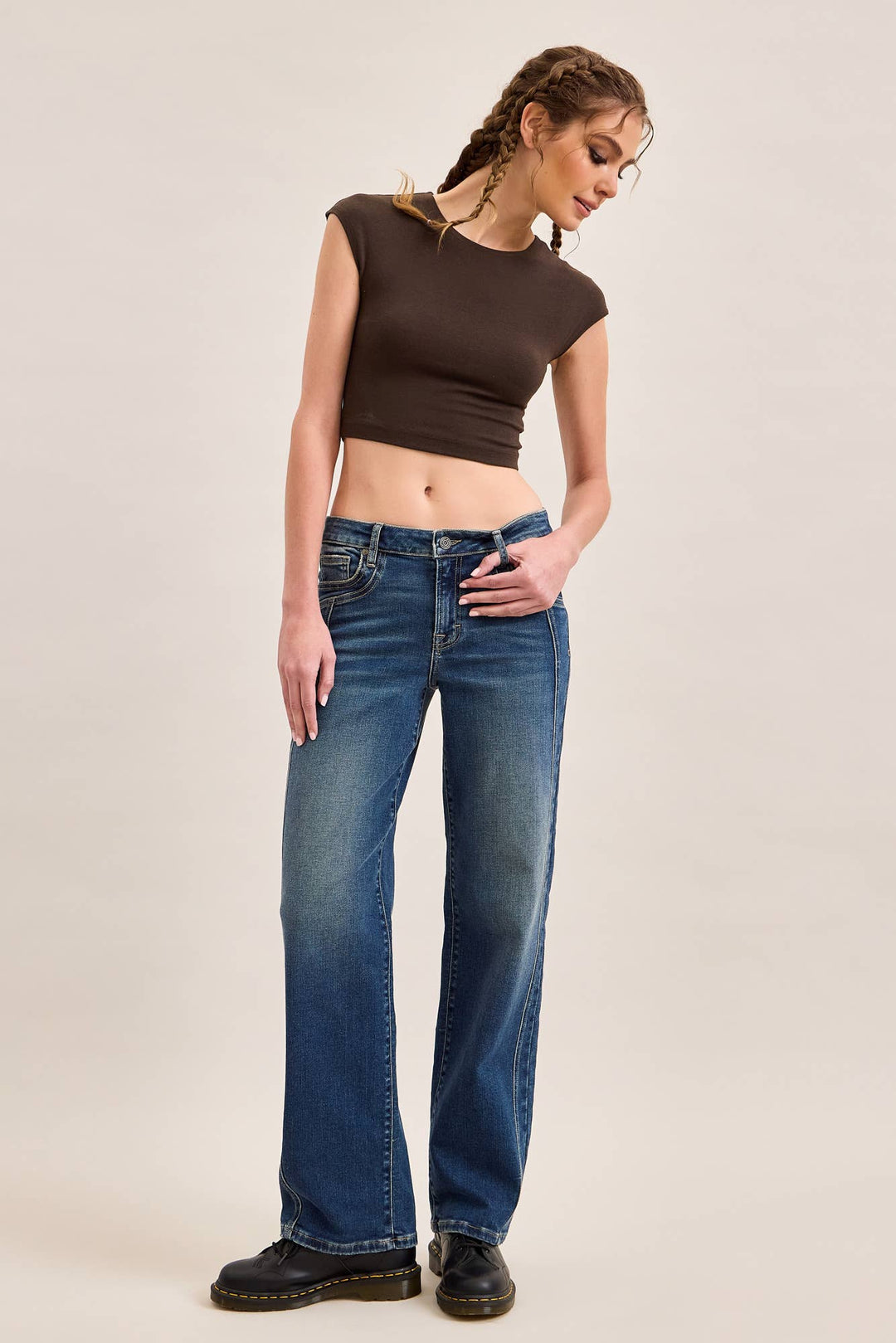 CLASSIC STRAIGHT WITH SIDE SEAM DETAIL
