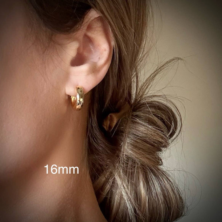 CHUBBIE HOOPS | gold | everyday hoop earrings | clasp hoops