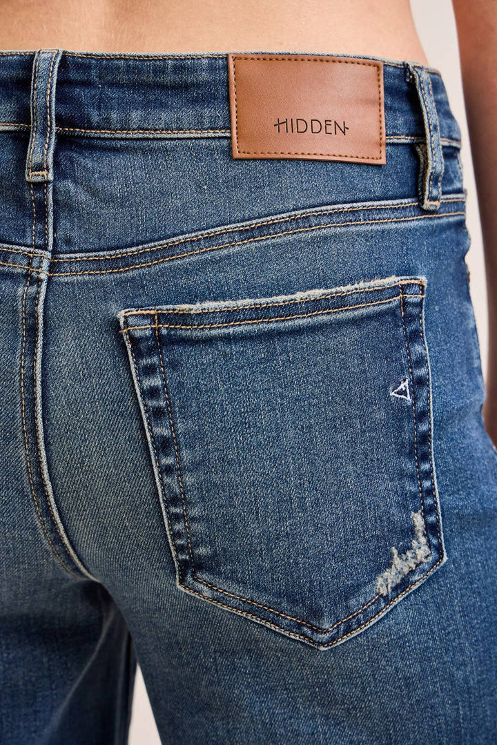 CLASSIC STRAIGHT WITH SIDE SEAM DETAIL