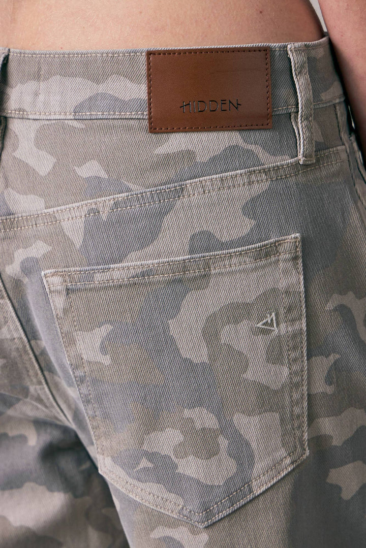 CAMO PRINT CROPPED BARREL JEANS