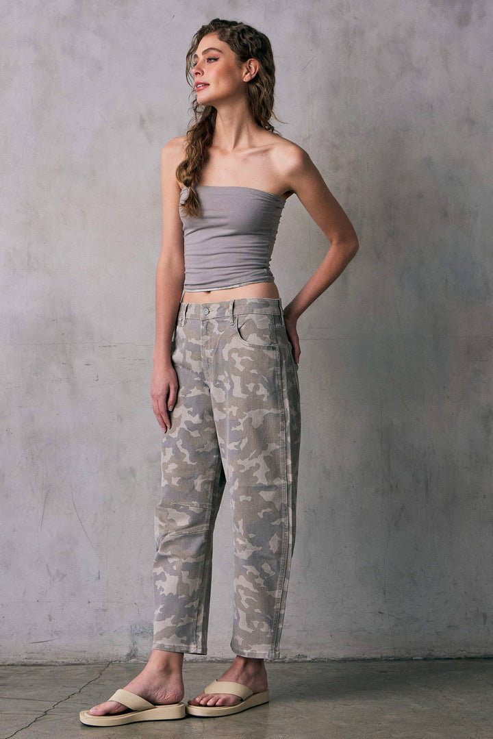 CAMO PRINT CROPPED BARREL JEANS