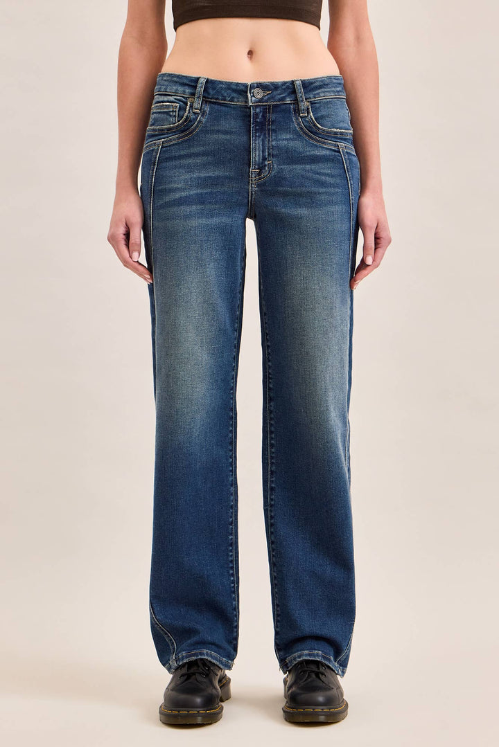 CLASSIC STRAIGHT WITH SIDE SEAM DETAIL