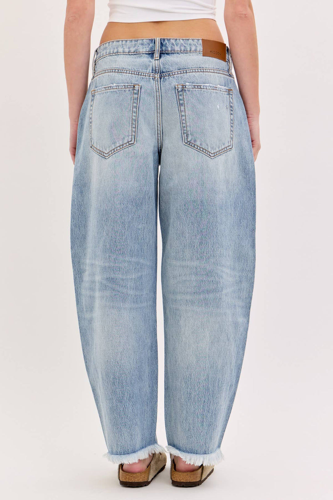 CROPPED BARREL JEAN