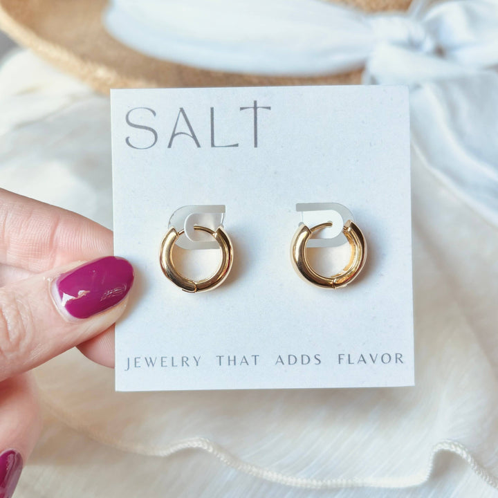 CHUBBIE HOOPS | gold | everyday hoop earrings | clasp hoops