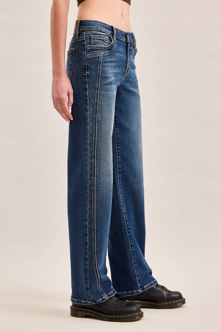 CLASSIC STRAIGHT WITH SIDE SEAM DETAIL