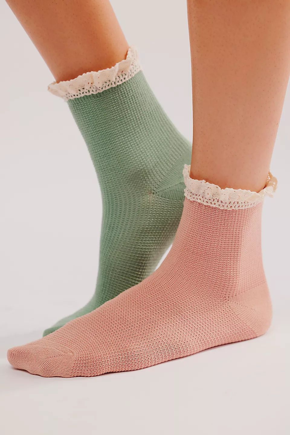Movement Classic Ruffle Sock